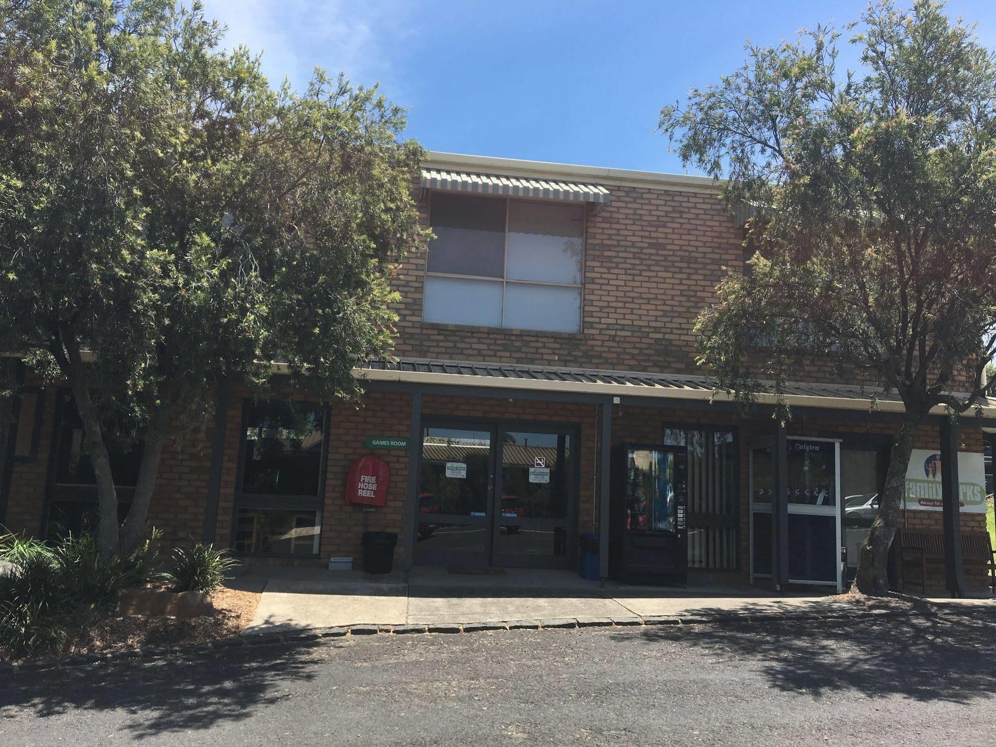 Airport Tourist Village Melbourne Exterior photo