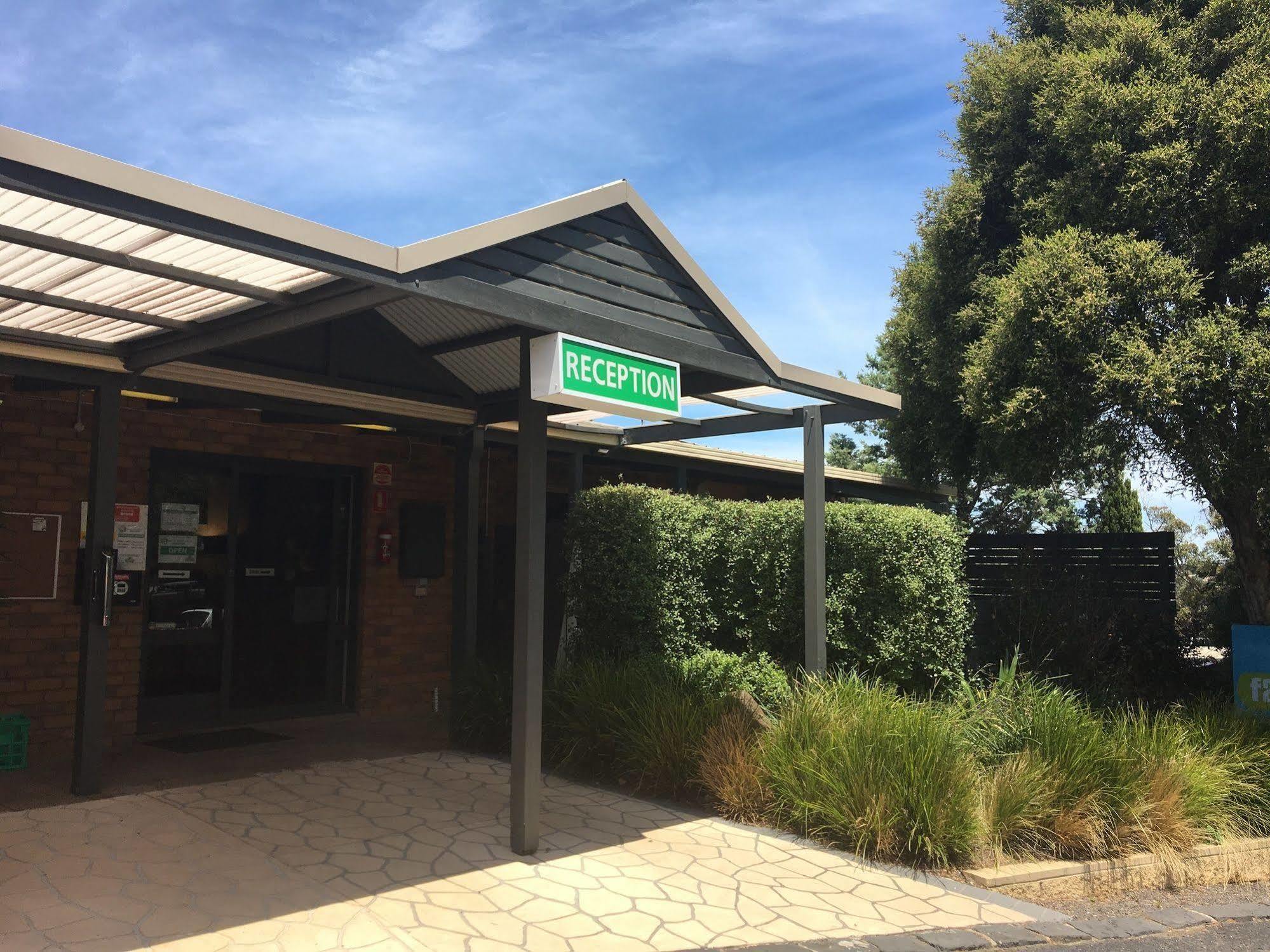 Airport Tourist Village Melbourne Exterior photo