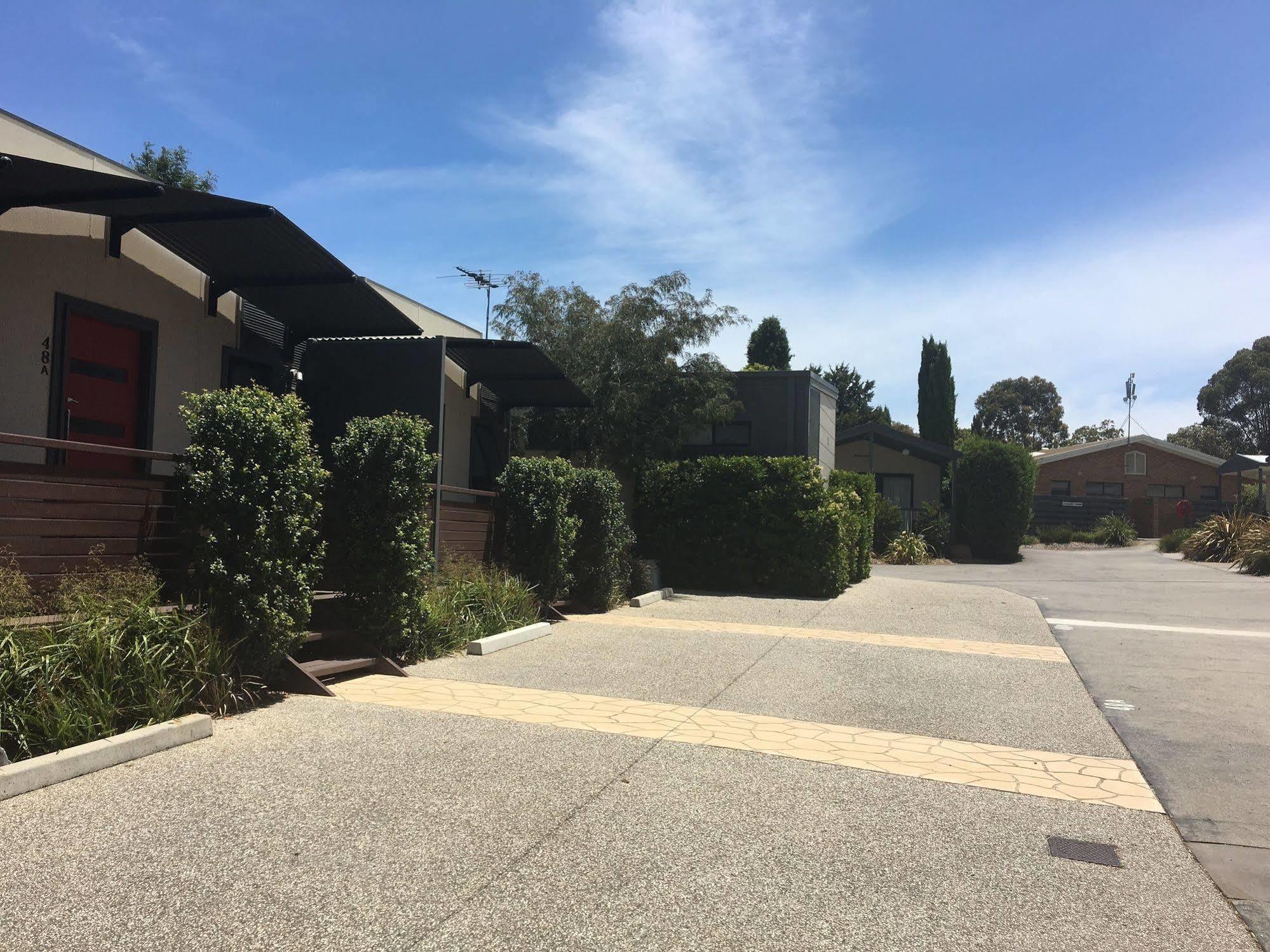 Airport Tourist Village Melbourne Exterior photo